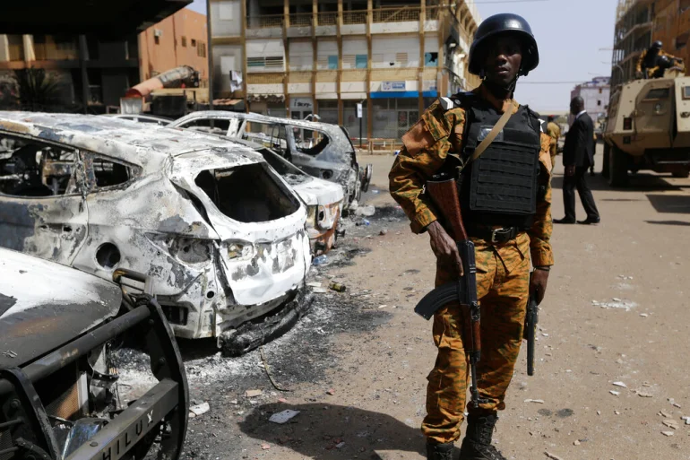 Burkina Faso: Eleven soldiers dead in attack on army base