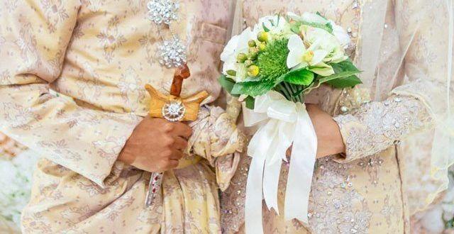 ملائیشیا میں شادی کی ایک ایسی انوکھی تقریب دلہا و دلہن  شادی ہال میں داخل ہونے کے بجائے ایک ایمبولینس میں شادی ہال پہنچے